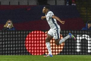 雷竞技CSGO-世体：巴萨只考虑能带来改变的右后卫，邓弗里斯完美符合要求